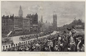 Generelt billede af kroningsprocessionen, der passerer ned ad Parliament Street efter ceremonien